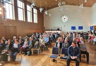 Blick in den Kirchsaal waehrend des Morgengottesdienstes